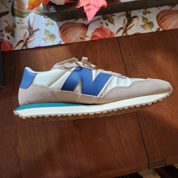 Men New Balance - Picture 2 of 8